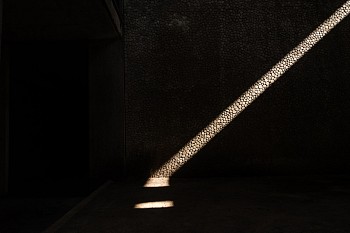 Artist:&nbsp;LOLE ASIKIAN